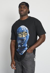 Forgotten Faces UNISEX BLACLAVA HEAVY OVERSIZED - Apdrukāts T-krekls - white