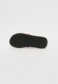 Thumbnail Image 5