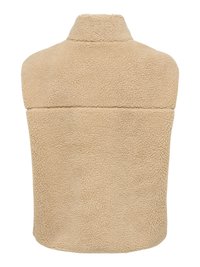 Beige ermeløs fleecevest med høy krage og teksturert mykt sherpa-stoff, vist bakfra.