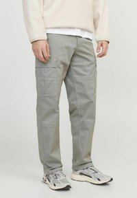 Jack & Jones JPSTKARL JJHARLOW NOOS - Kargopüksid - ultimate grey