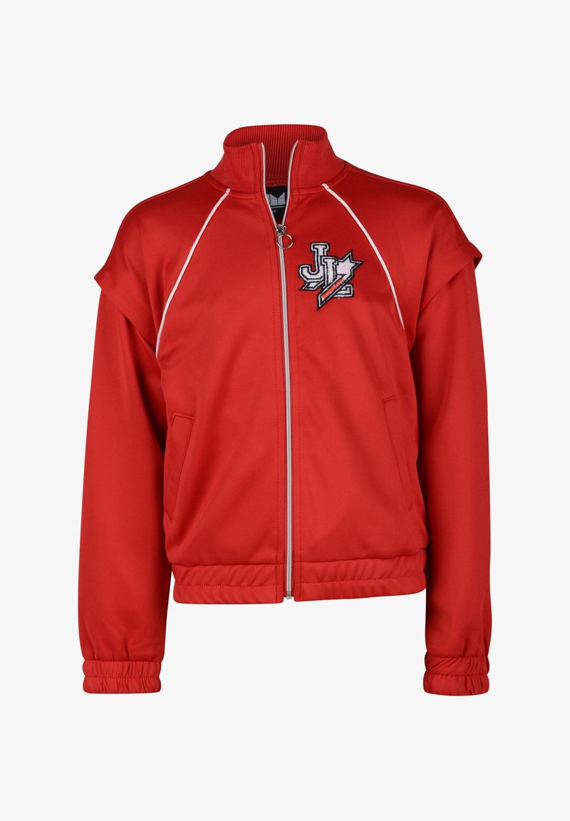 Červená zipová bunda vyrobená z hladkého materiálu, s bílým lemováním, elastickými manžetami a vyšitým logem na levé části hrudi.