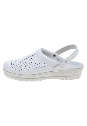 Sabot blanc avec une tige perforée pour la respirabilité, sangle ajustable et semelle en coin texturée pour une meilleure adhérence. Design léger.