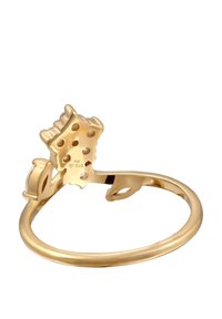 Guldring med et unikt krone-design med huller, glat band og poleret finish. Mærket med "925", der angiver sterlingsølvlegering.