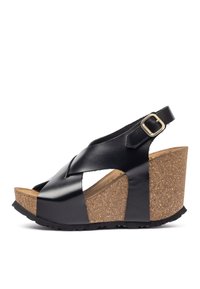 Sandali con zeppa in pelle nera e piattaforma in sughero, con un design incrociato e cinturino alla caviglia regolabile con dettagli in metallo dorato.
