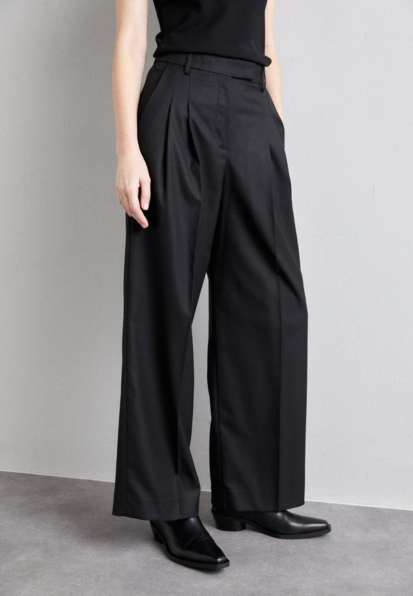 ESSENTIALS CYMBARIA - Trousers