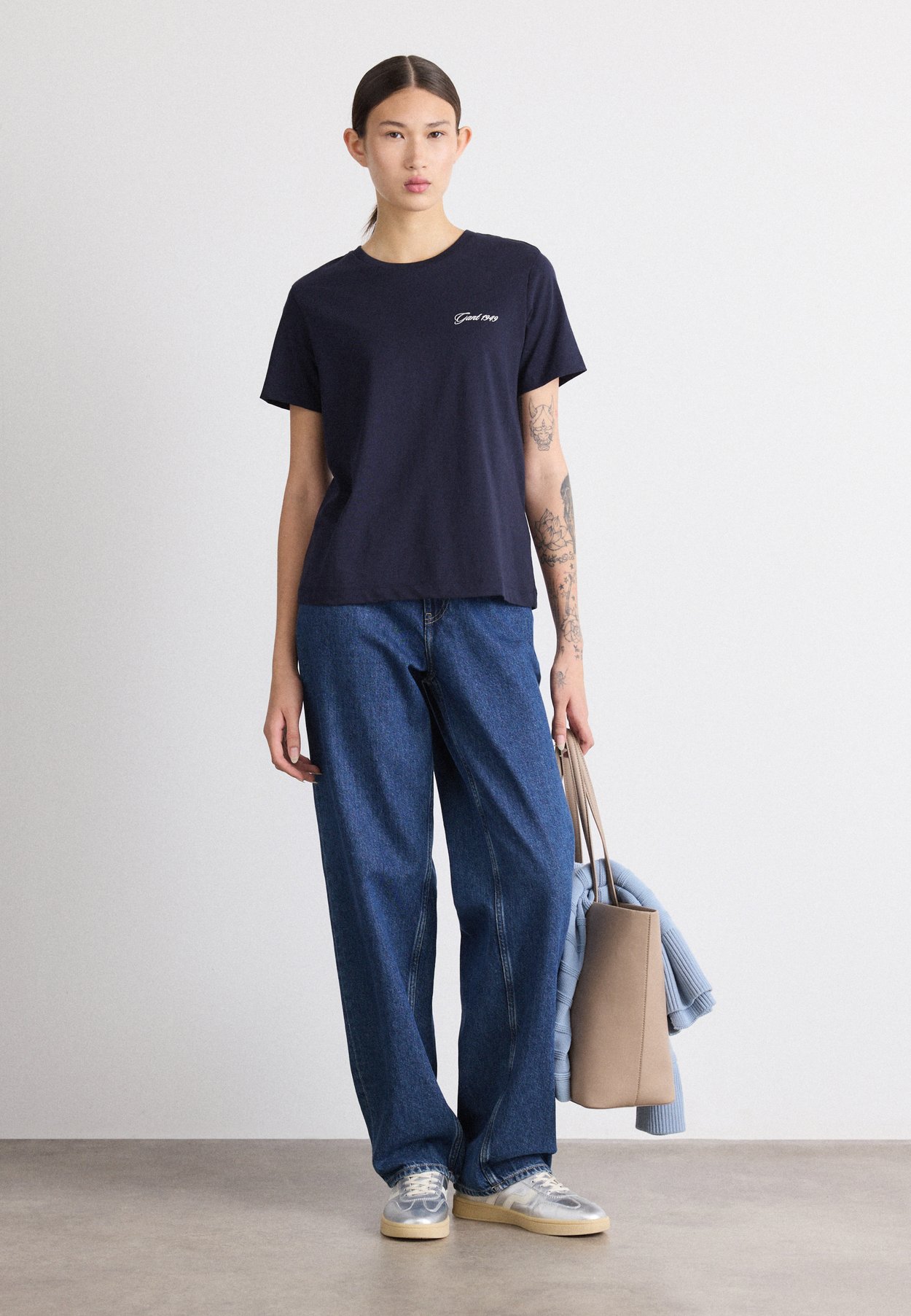 REGULAR FIT