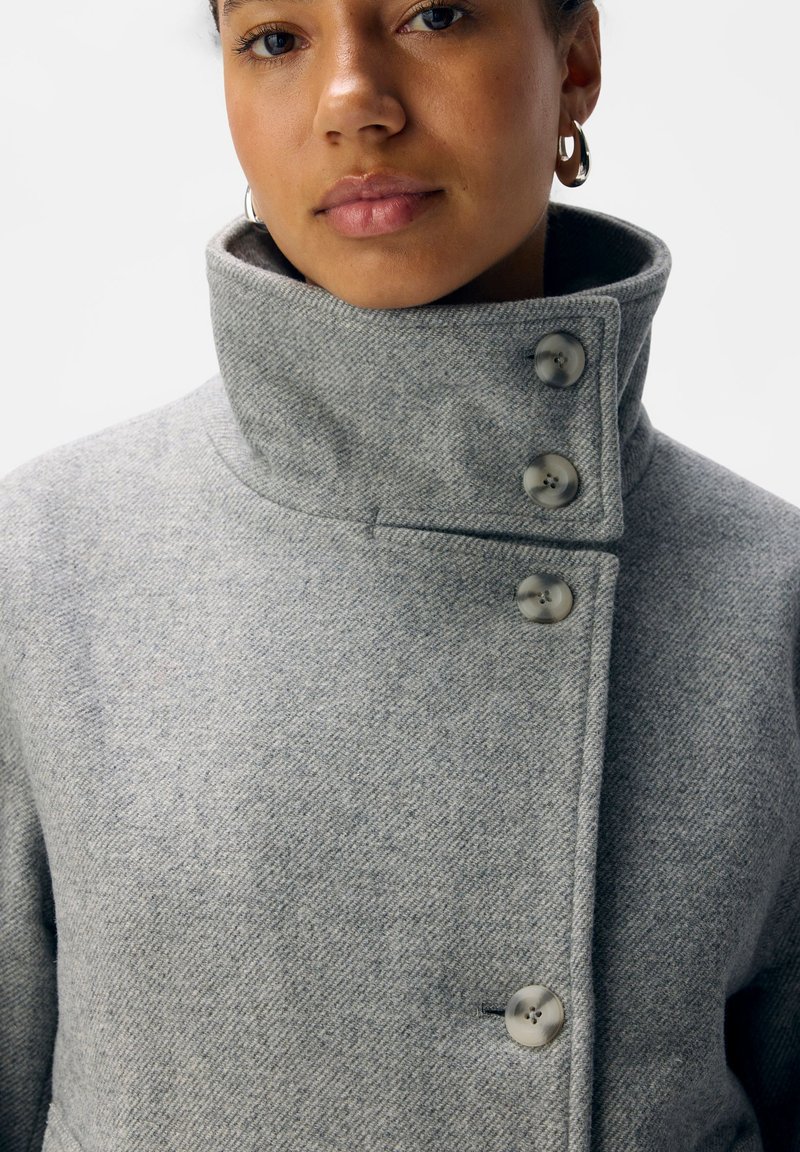 Chaqueta Corta Object Noos - Mujer Estilo Otoño Cuello Solapa Y Botonadura Doble