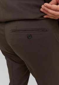 Jack & Jones PREMIUM JPRFRANCO TROUSER - Pantalones chinos - chocolate torte