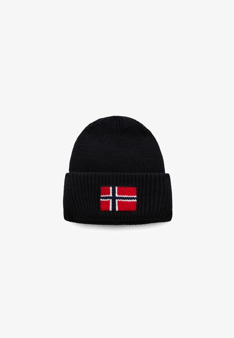 Musta neulepipo, jossa on taitettu reunus ja kirjailtu Norjan lippu punaisena, sinisenä ja valkoisena. Pintarakenteena on ryppymäinen kuvio.