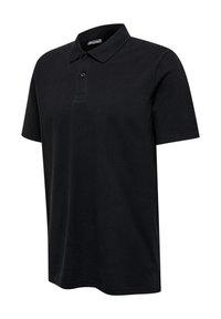 Schwarzes kurzärmeliges Poloshirt mit Kragen und zwei Knöpfen, auf weißem Hintergrund dargestellt.
