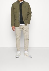 Lee Tunn jacka - olive