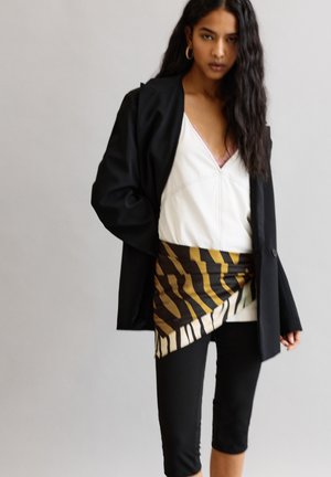 PULL&BEAR ZEBRA - Selyemkendő - brown