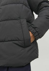 Jack & Jones JJETOBY PUFFER COLLAR - Giacca invernale - black