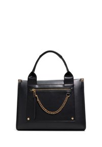 Borsa a tracolla in pelle nera con hardware dorato, manici superiori, tasca frontale con zip e dettaglio in catena. Texture liscia e forma strutturata.