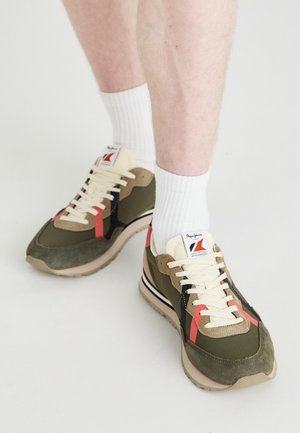 BRIT COVER - Trainers - range green