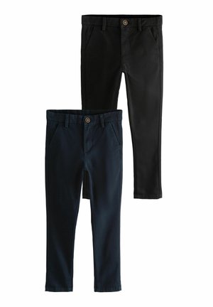 Deux paires de pantalons slim-fit : l'une en noir et l'autre en bleu marine foncé. Les deux présentent des poches et une taille avec un détail de bouton marron.