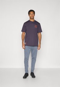 adidas Originals FC BAYERN ICON  - T-shirt imprimé - aurora black