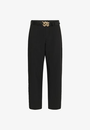 Schwarze Hose mit maßgeschneidertem Design, ausgestattet mit einem taillierten Seil-Gürtel und einer dekorativen goldenen Schnalle. Glattes Material mit seitlichen Nahttaschen.