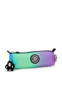 Piórnik Kipling w ombre gradient z turkusu do fioletu. Zawiera czarny zamek błyskawiczny, naszywkę z logo oraz puszysty czarny charms w kształcie goryla.