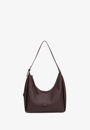 Borsa a tracolla in pelle marrone scuro testurizzata con chiusura a zip e tracolla singola, etichetta del marchio al centro davanti.