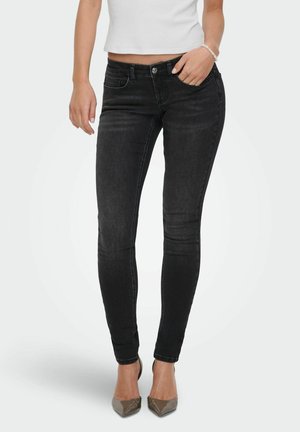 ONLY SKINNY JEANS ONLCORAL NIEDRIGE TAILLE SKINNY FIT JEANS - Testhezálló fazon - washed black