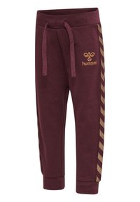 Bordeauxfarbene Sweatpants mit verstellbarem Bund, ausgestattet mit goldfarbenen Chevronstreifen an den Seiten und einem goldgestickten Logo auf der Vorderseite.