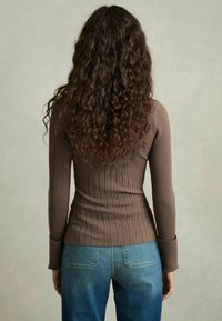 Reiss VIENNE HIGH-NECK  - Strickpullover - mink