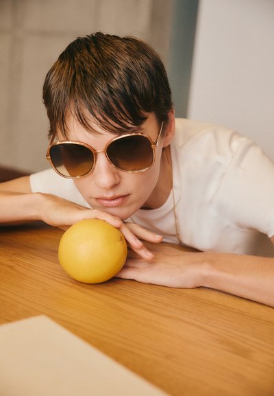 CHLOÉ FRANKY OVERSIZED ROUND ACETATE SUNGLASSES - Γυαλιά ηλίου - orange/multicolor