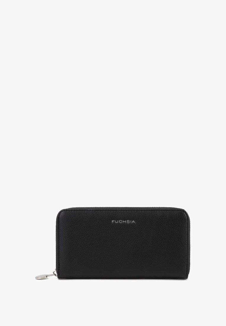 Portefeuille en cuir noir avec une finition texturée, de forme rectangulaire, fermeture éclair argentée, et logo "FUCHSIA" en relief à l'avant.