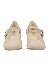 Beige suède platte schoenen met een vierkante neus en twee smalle riempjes over de wreef, voorzien van een zilveren gesp en een gladde voering aan de binnenkant.