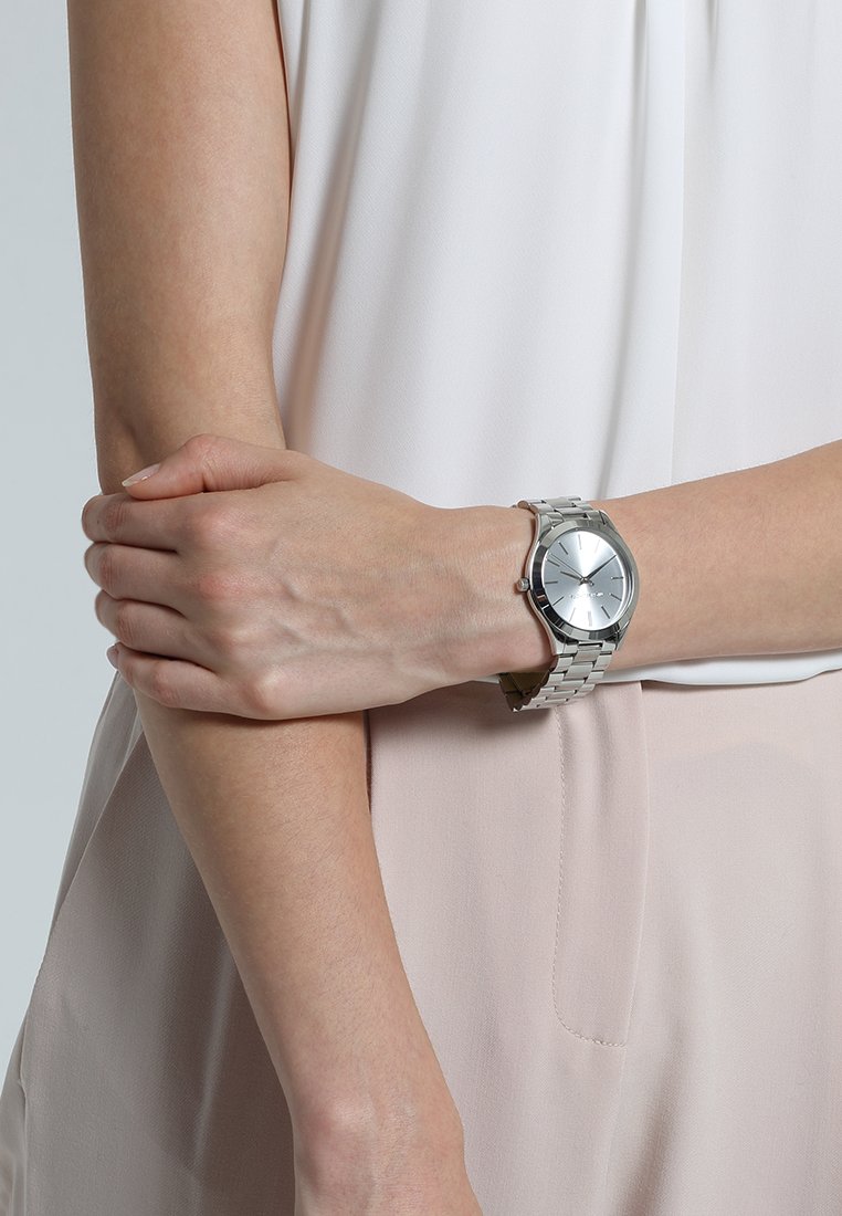 Michael Kors Slim Runway Silver Tone Watch Michael Kors Slim  display picture 1