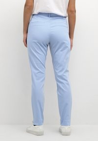 Kaffe KALEA - Nohavice chinos - windsurfer