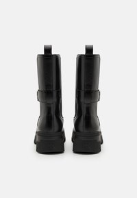 Calvin Klein Jeans CHUNKY COMBAT CHELSEA - Platåstövlar - triple black