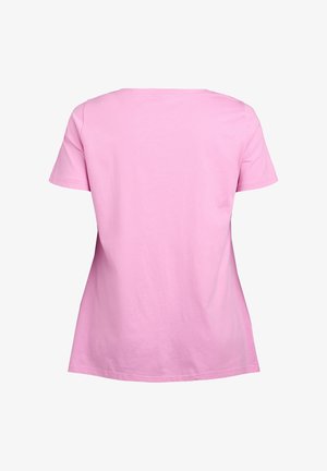 Rozā kokvilnas T-krekls, īsas piedurknes, apaļa kakla izgriezums, brīva piegriezuma, gluda tekstūra, vienkāršs dizains, bez redzamām emblēmām vai rakstiem.