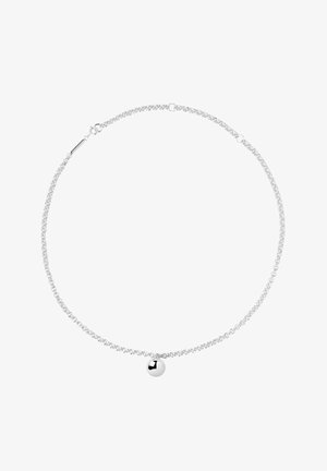 Zilveren ketting met een kleine gepolijste bolvormige hanger en een veerring sluiting op een witte achtergrond.