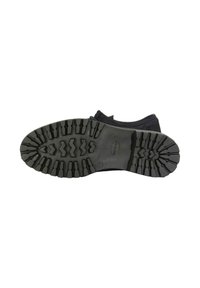 Sole di scarpa in gomma nera con profonde scanalature, caratterizzata da scanalature zigzag e verticali per una migliore aderenza. Bordo liscio, design robusto.