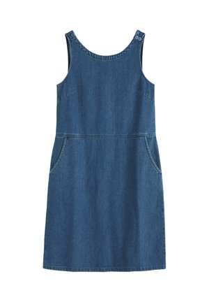 Mouwloze blauwe spijkerjurk met ronde halslijn, zijzakken en twee knopen op de linker schouderband.