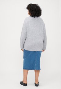 Vero Moda Curve VMCBOOM O NECK - Jumper - light grey melange