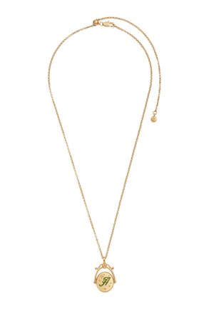 Goudkleurige ketting met een delicate ketting en een hanger in ovale vorm, versierd met een groene letter "A" en sterren.