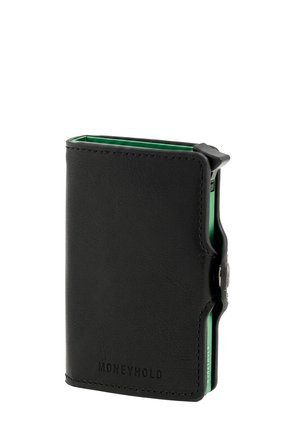 Cartera de cuero negra compacta con bordes interiores verdes y el logo de Moneyhold grabado en el frente, con una pinza metálica en el lateral.
