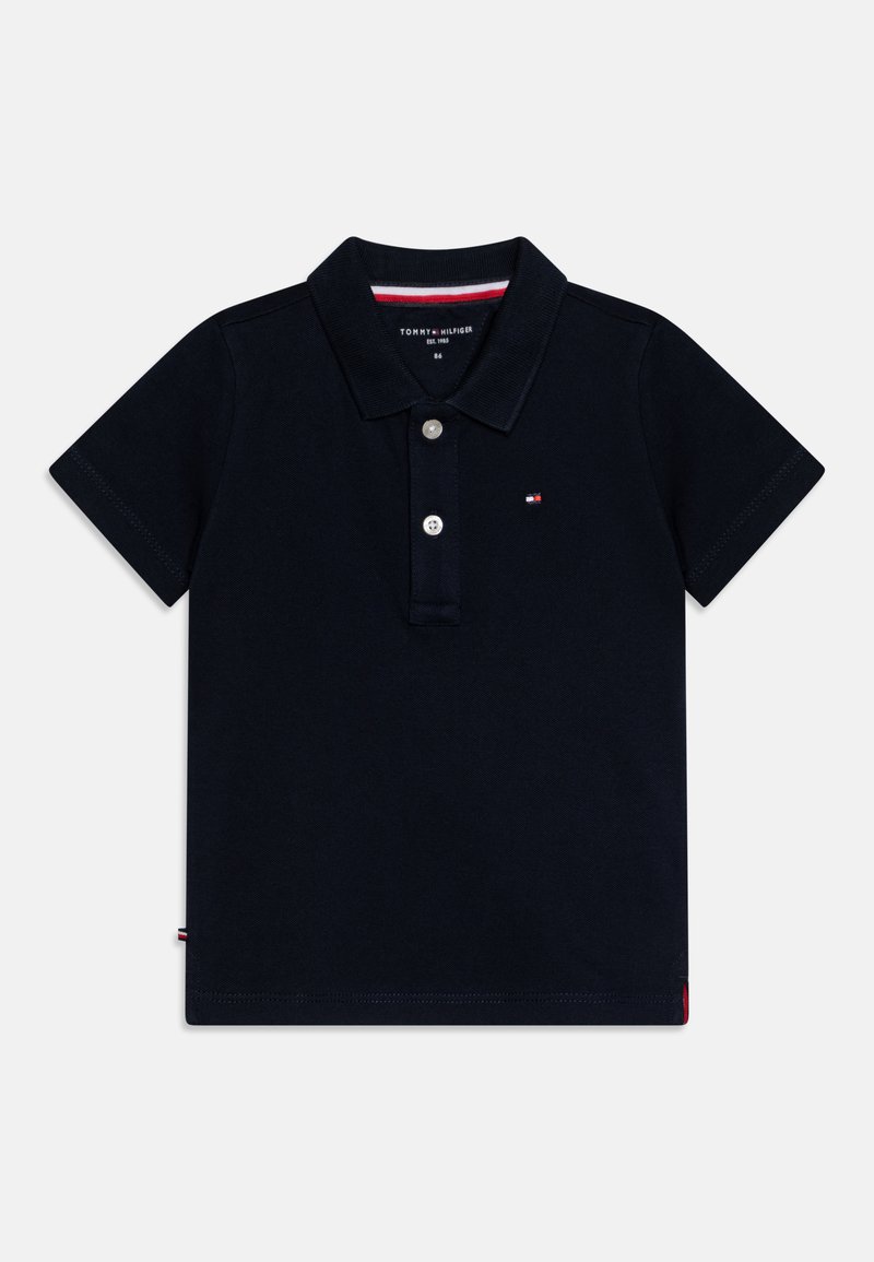 Jūras bruņas polo krekls, kas izgatavots no kokvilnas, ar trīs pogu slēgšanu. Iespējas: neliels logo uz krūšu daļas un kontrastējoši sarkani un balti akcenti.