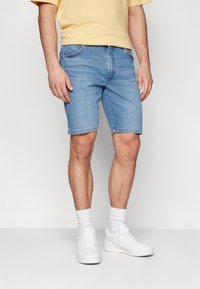 Wrangler TEXAS - Shorts vaqueros - guardian