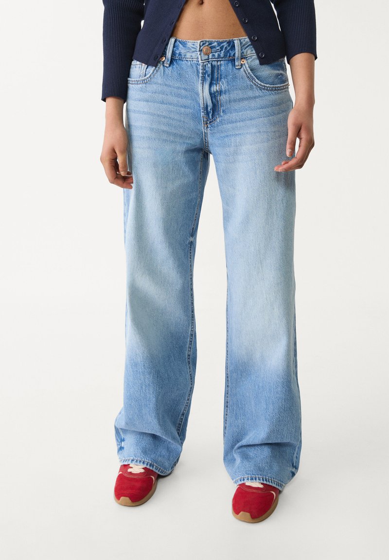 Stradivarius - Jean boyfriend - light blue, Agrandir
