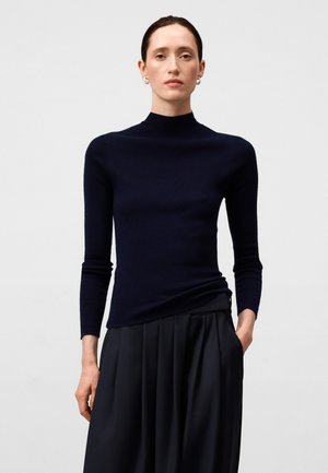 - Sweter