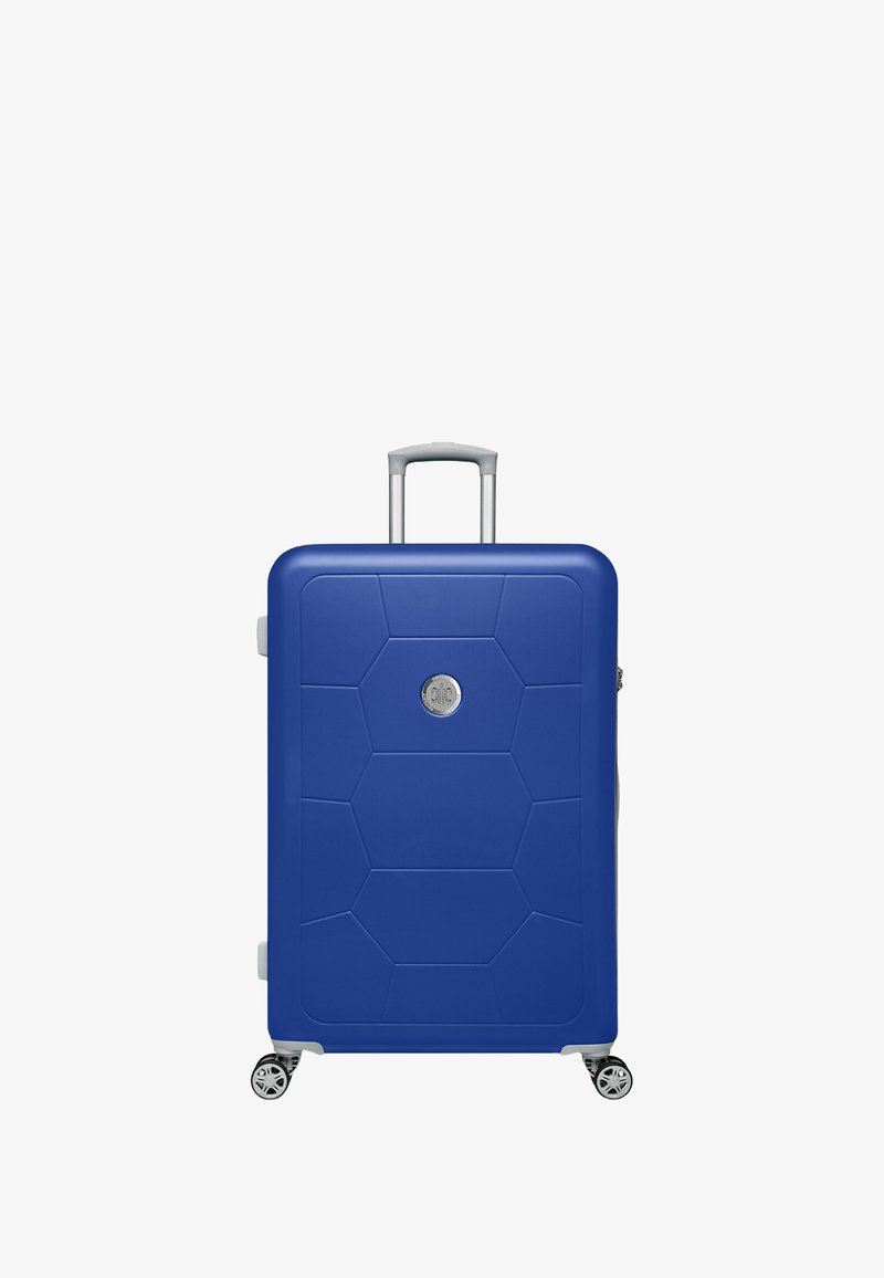Blauwe harde koffer met hexagonale patronen, zilveren logo, twee wielen en een uitschuifhandvat. Glad oppervlak en rechthoekige vorm.