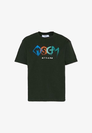 T-shirt en coton vert foncé avec un col rond, mettant en avant un texte graphique multicolore et des formes sur le devant. Manches courtes, coupe décontractée.