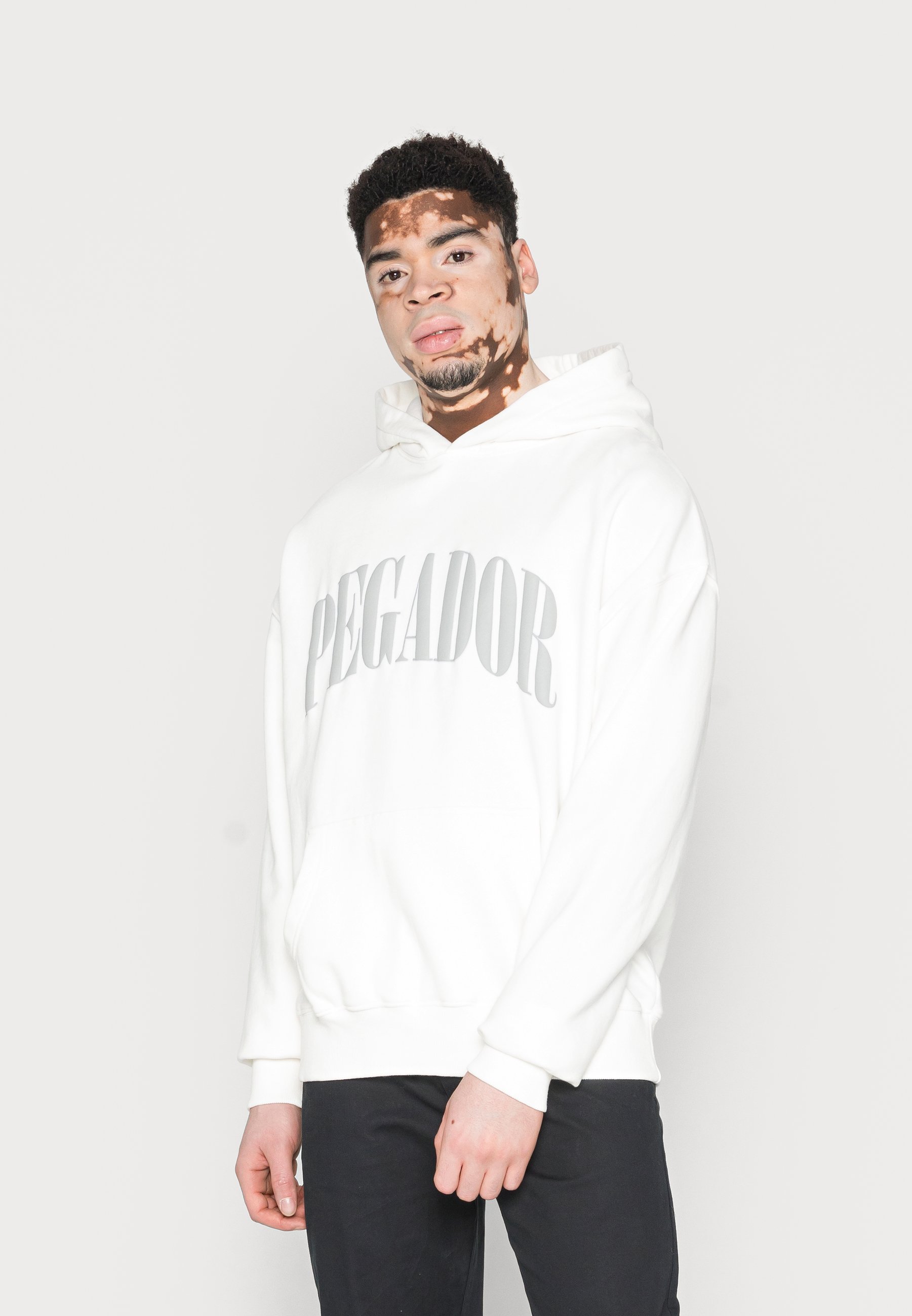 Pegador CALI OVERSIZED HOODIE UNISEX - Kapuzenpullover - washed bright white/heather  grey/weiß - Zalando.at