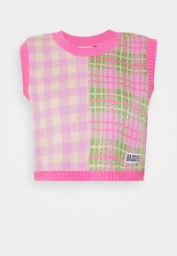 Różowo-zielony dzianinowy crop top z krótkimi rękawami, z wzorem w kratkę i prążkowanym dekoltem. Metka z logo w dolnym prawym rogu.