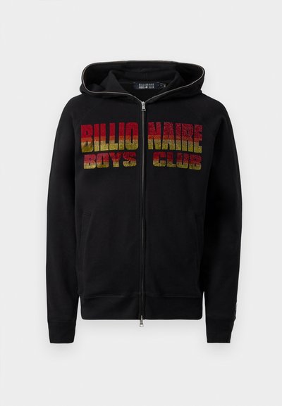 Corta-vento preto com fecho e capuz ajustável. A parte da frente apresenta o texto "Billionaire Boys Club" em letras grandes e multicoloridas. O material parece suave e texturizado.