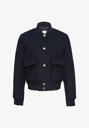 Granatowa wełniana kurtka bomberka z prążkowanym kołnierzem, zapięciem na guziki oraz dwoma przednimi kieszeniami naszytymi. Charakteryzuje się teksturowanym materiałem o subtelnym połysku.